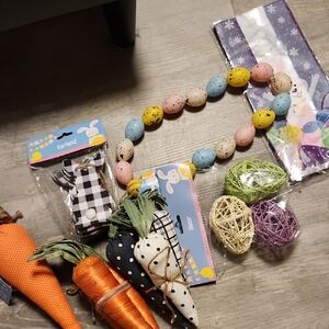 BNWT Easter Bundle Decor Set